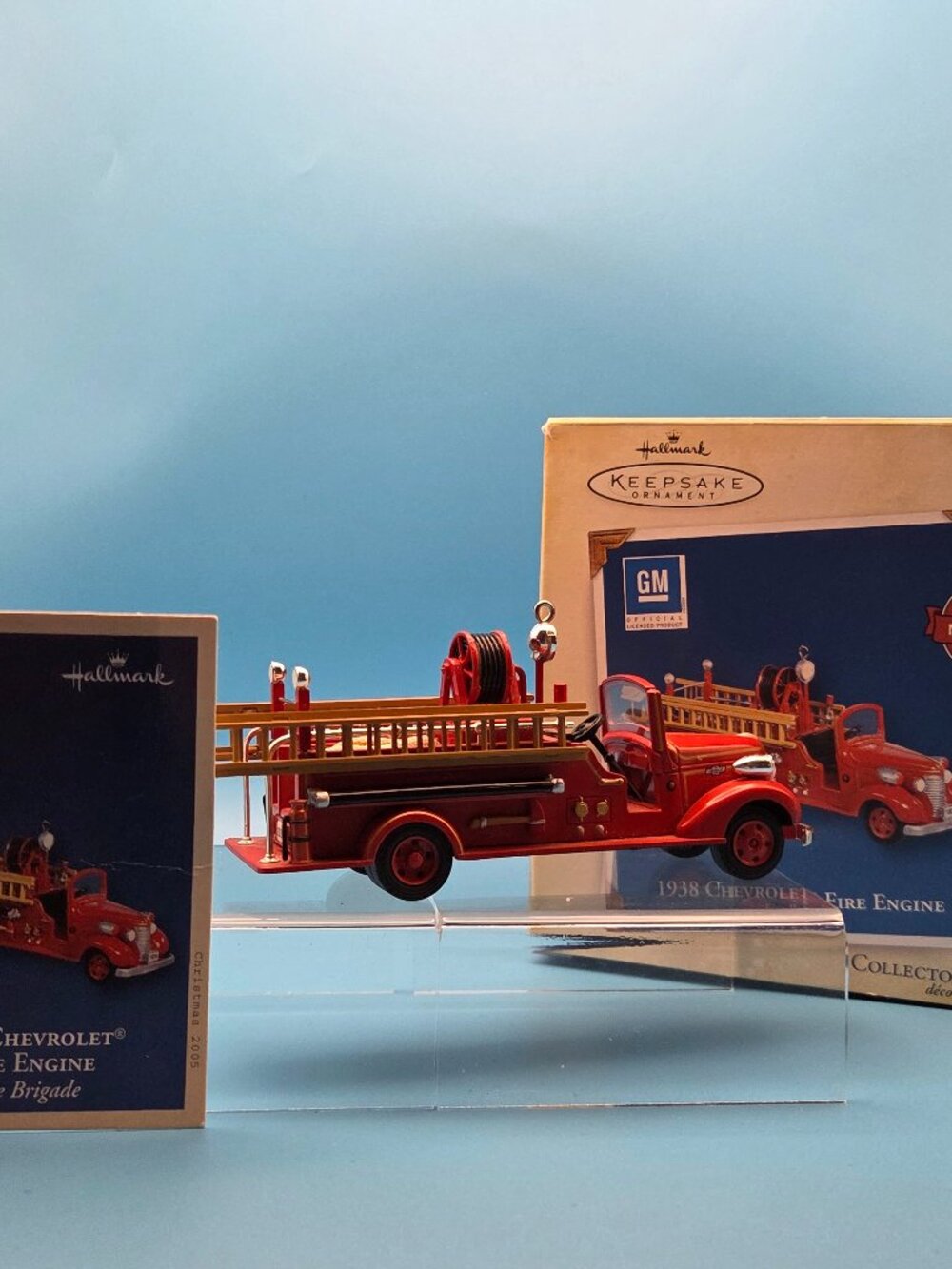 Vintage 2005 Hallmark Keepsake Ornament 1938 Chevrolet Fire Engine Like New